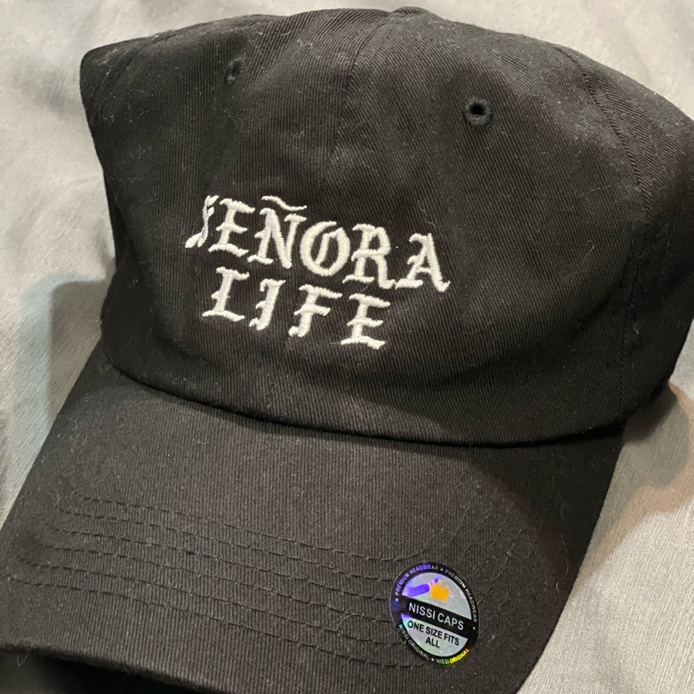 Black 'Señora Life' Cap